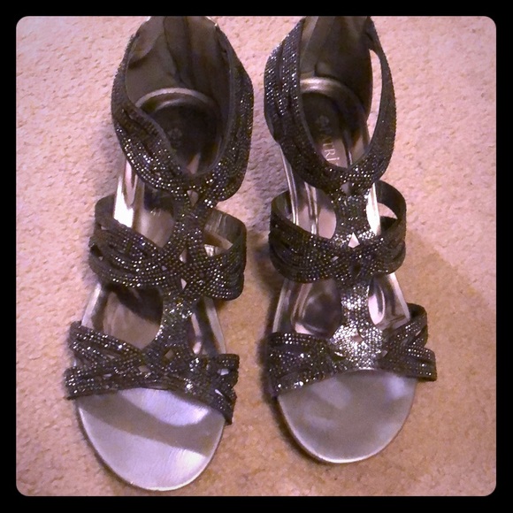 Spring Step Shoes - Gray Sparkly Wedge Sandals - Women’s Size 10